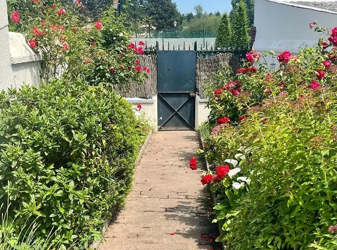 Dom wakacyjny House *